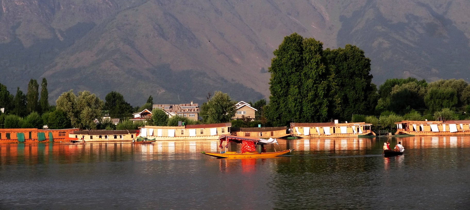 10 ‘Must Things To Do’ & Places To Visit in Srinagar Kashmir