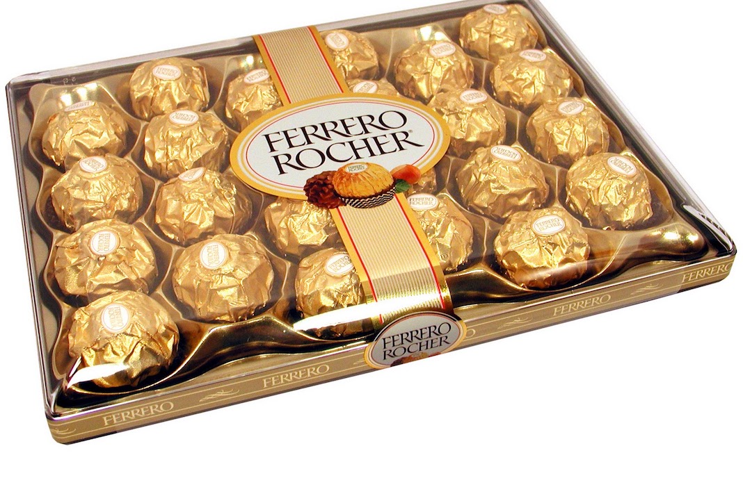 Ferrero Rocher, "Packaging poco riciclabile" e scoppia la polemica in