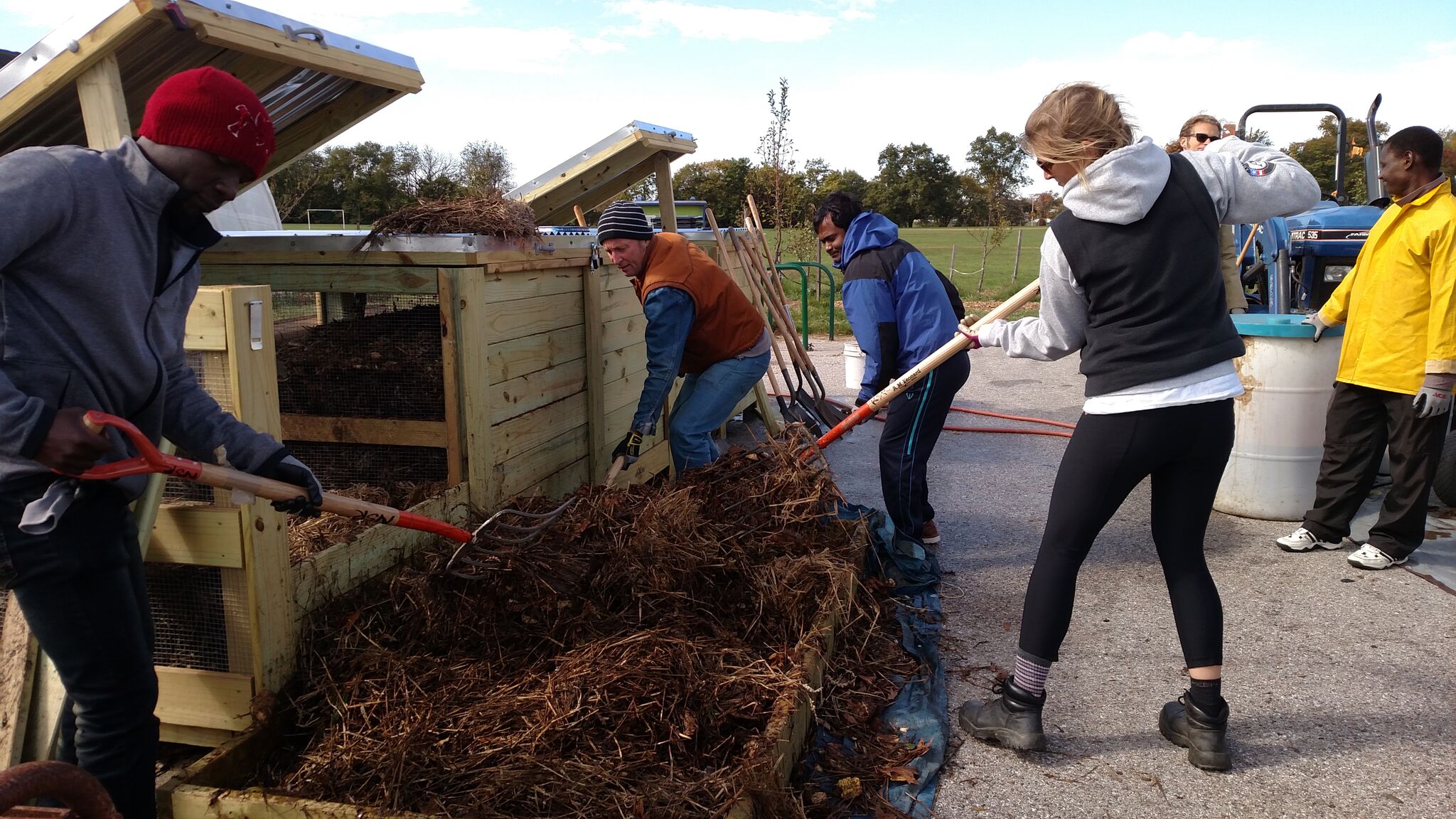 Video What Is Community Composting? — New 2Minute Version Institute