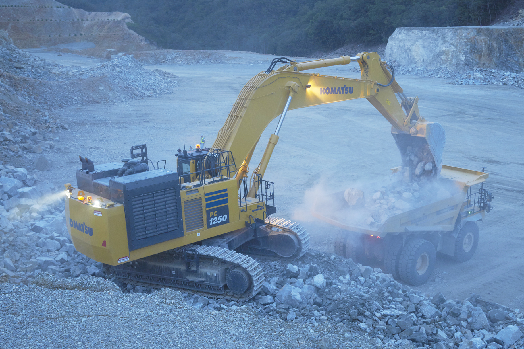 Komatsu America introduces new PC1250SP11 Tier 4 Final excavators