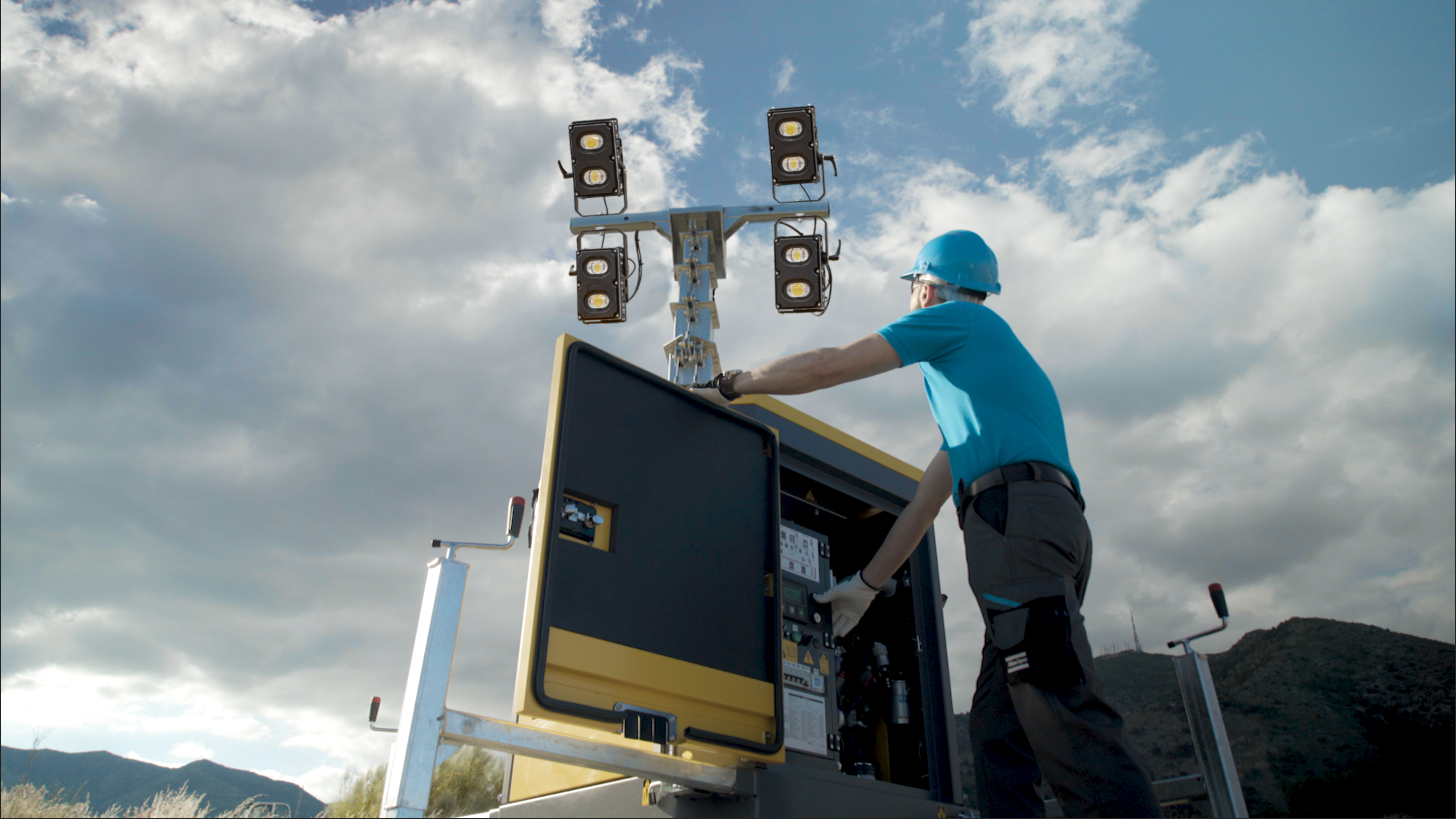 SmartMast™ light tower tech from Atlas Copco ups safety & reduces