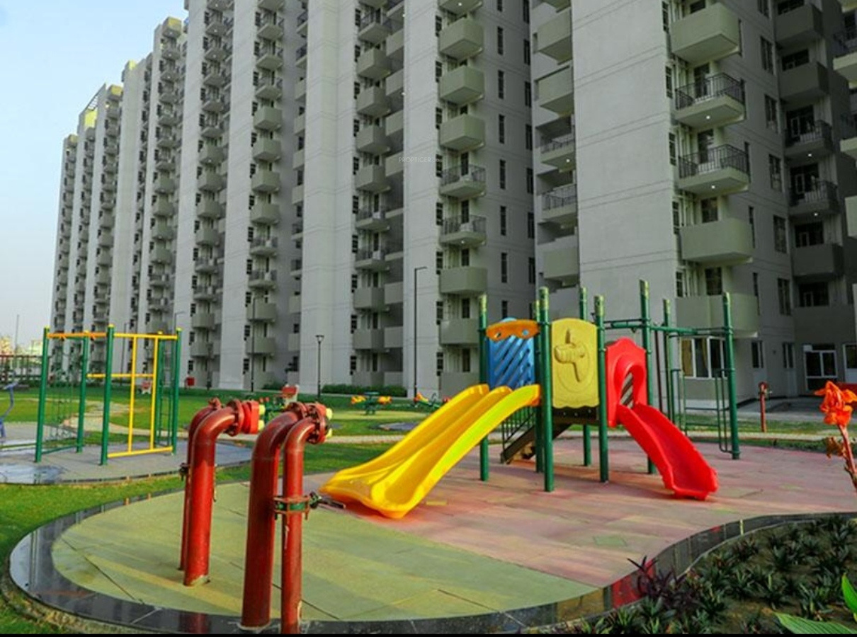 975 sq ft 2 BHK 2T Apartment for Sale in Signature Global Builders