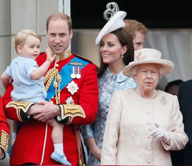 List 96+ Pictures Queen Moving Out Of Buckingham Palace Updated