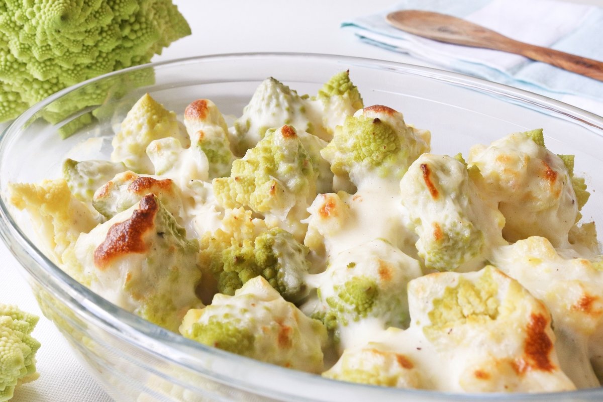 Romanescu con bechamel, receta sabrosa y fácil para hacer al horno