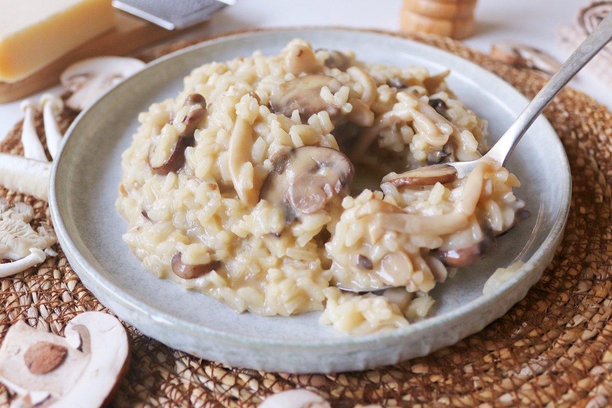 Risotto de setas, clásica y cremosa receta italiana fácil de hacer