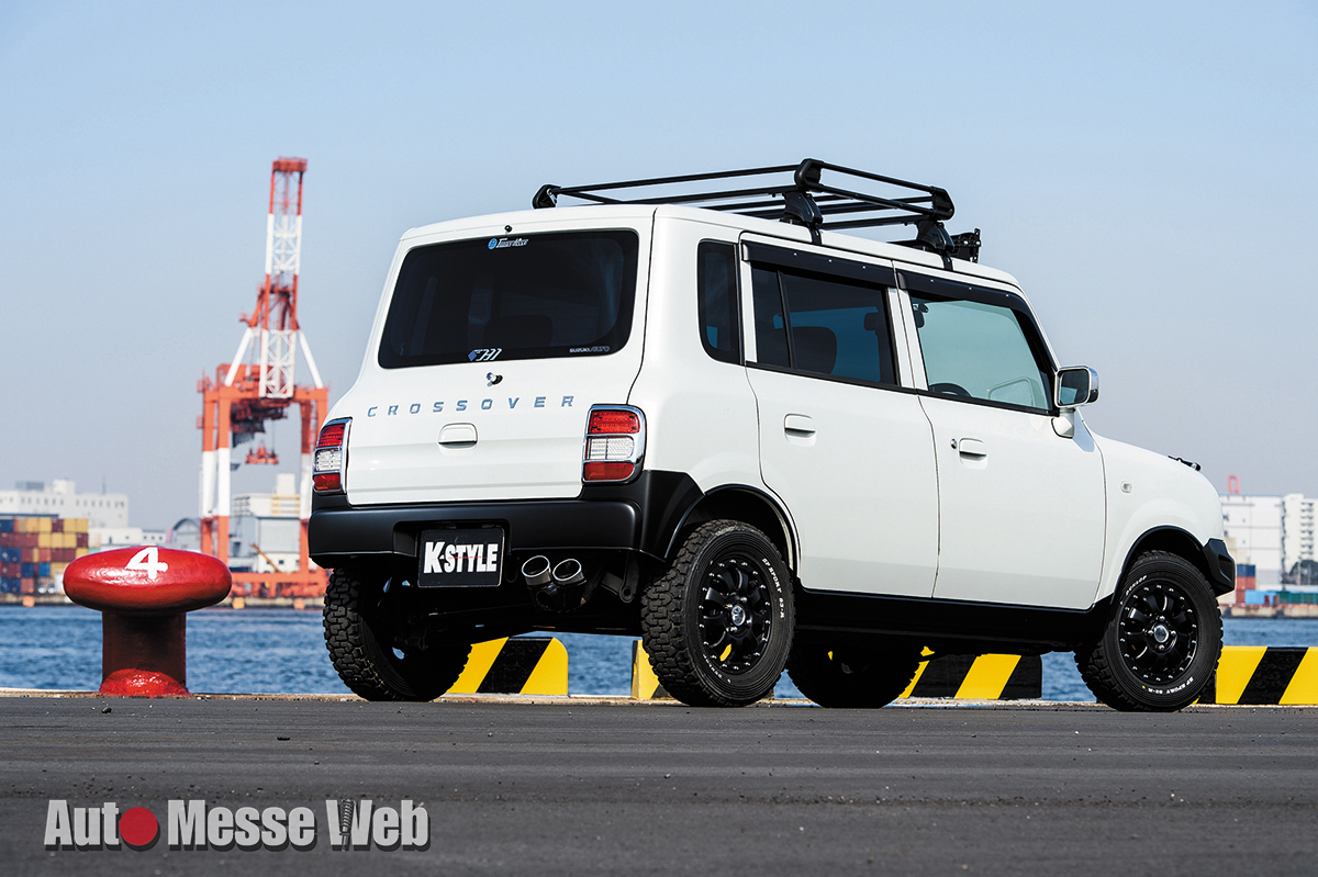 リアバンパーは大胆にも純正を半分以上カット。タイヤのトレッドを見せることで、車高アップ感をアピールする。 画像はこちら