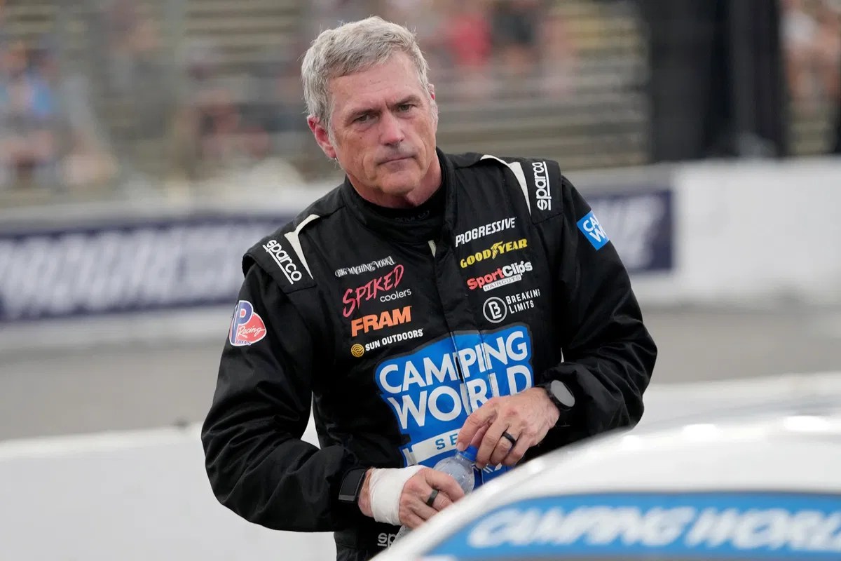 NASCAR Fans Go Bonkers as “Old Cup Guy” Bobby Labonte Seizes TriCounty