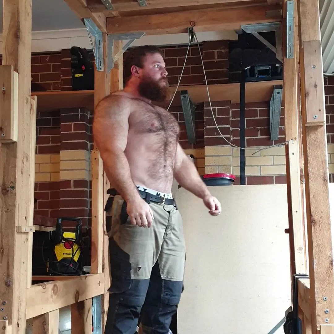 “God’s Own Prototype” Australian Powerlifter’s Unique Display of