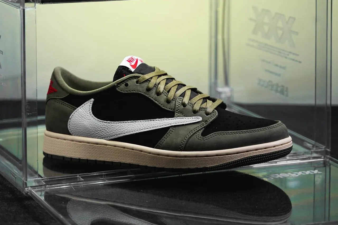 Nhng Hnh Nh U Tin V Travis Scott X Air Jordan 1 Low Og Black O