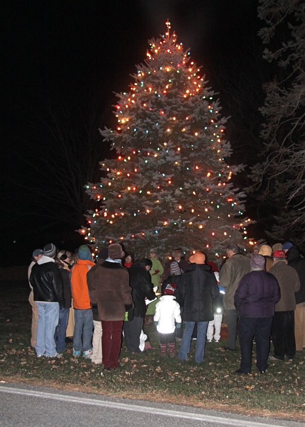Sagaponack Hosts Annual Christmas Carol Sing 27 East