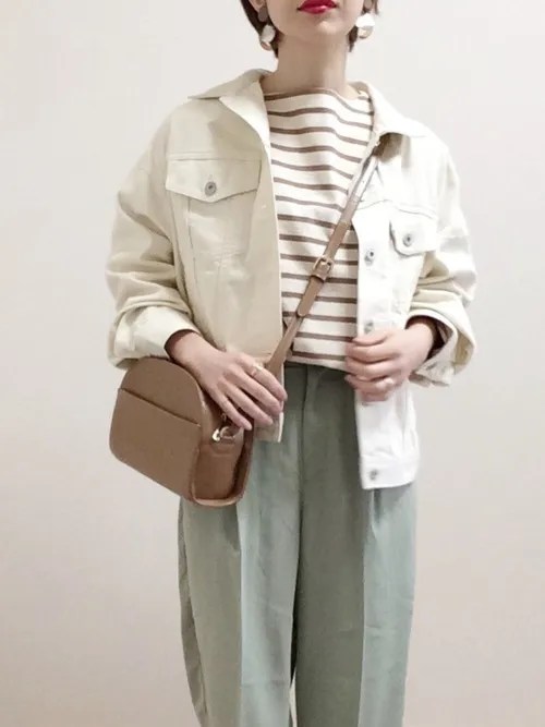気温16度の日に《ちょうどいい服装》って？春・秋コーデ21選 | Antenna*[アンテナ] 気温16度】服装16選。春秋＆最高・最低気温別おすすめのコーデとは？ | 4Meee