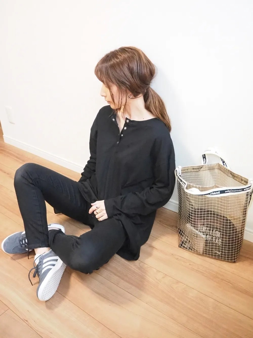 オーバーサイズの黒Tシャツコーデ5選。メンズっぽく着るのがおすすめ | 4Meee