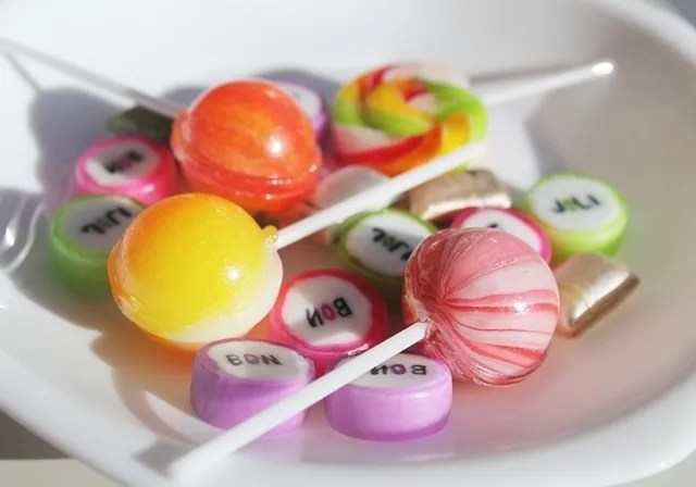 旅行中の味方はこれ！乗り物酔いを防ぐ食べ物って？ 4yuuu!