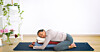Lugnande yoga som hjälper mot mensvärk och PMS Allas