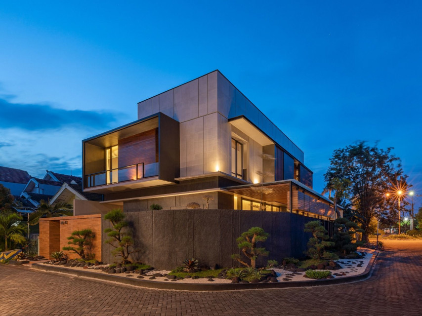 J House, A Simple Yet Comfortable Home Influenced by Japanese Modern