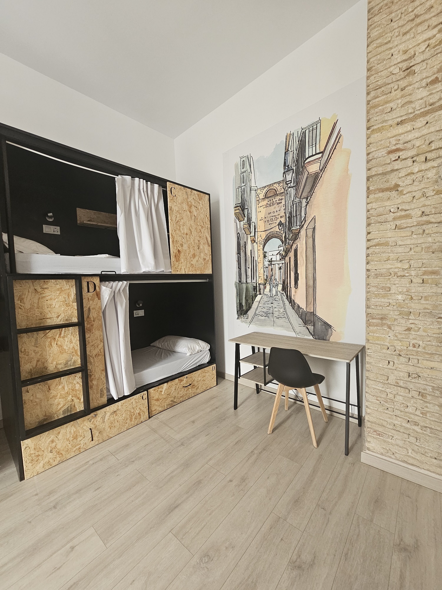Cama en habitación femenina compartida de 4 personas Cádiz Hostel