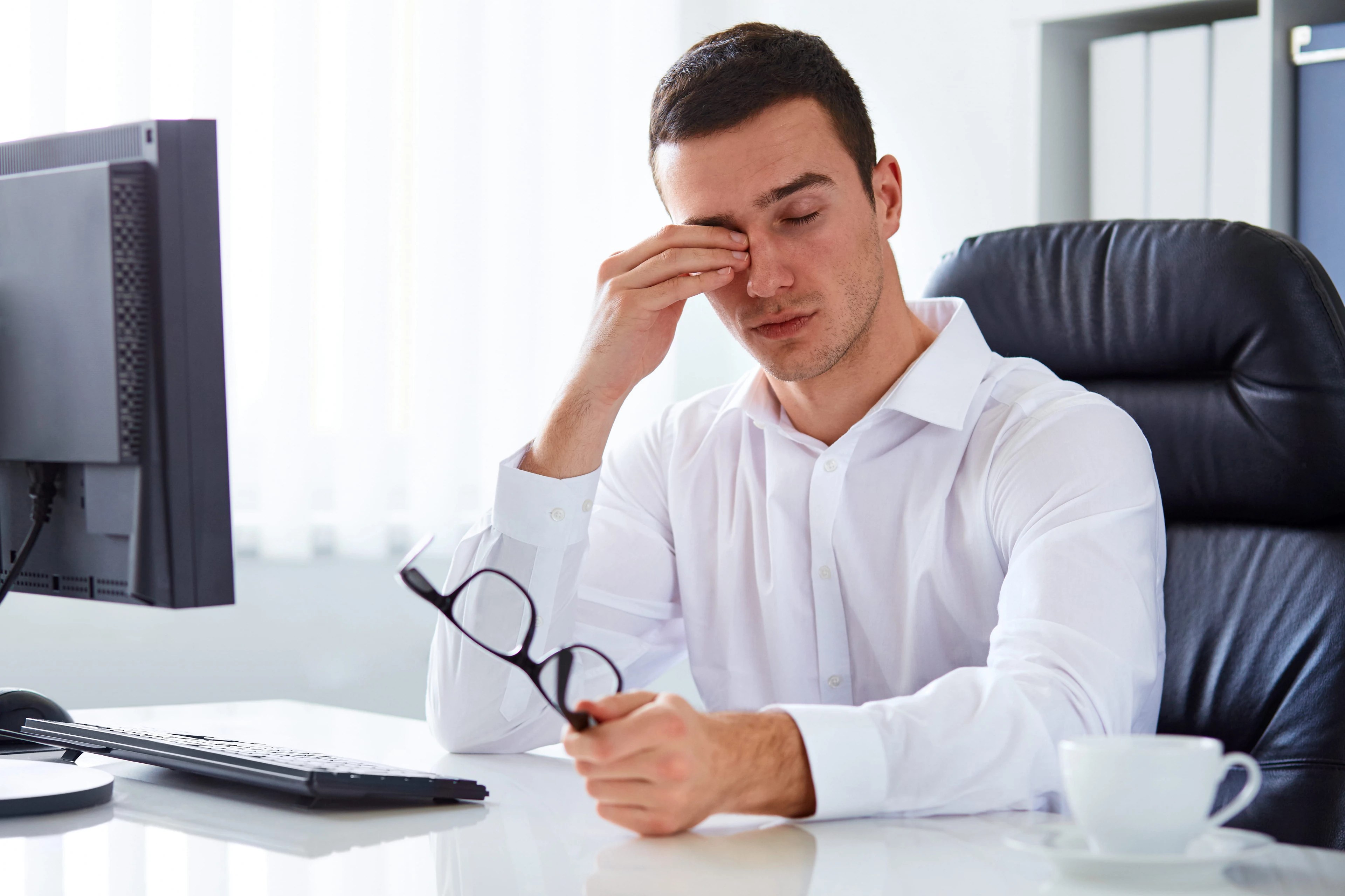 How long does eye strain last? Possible symptoms and prevention tips