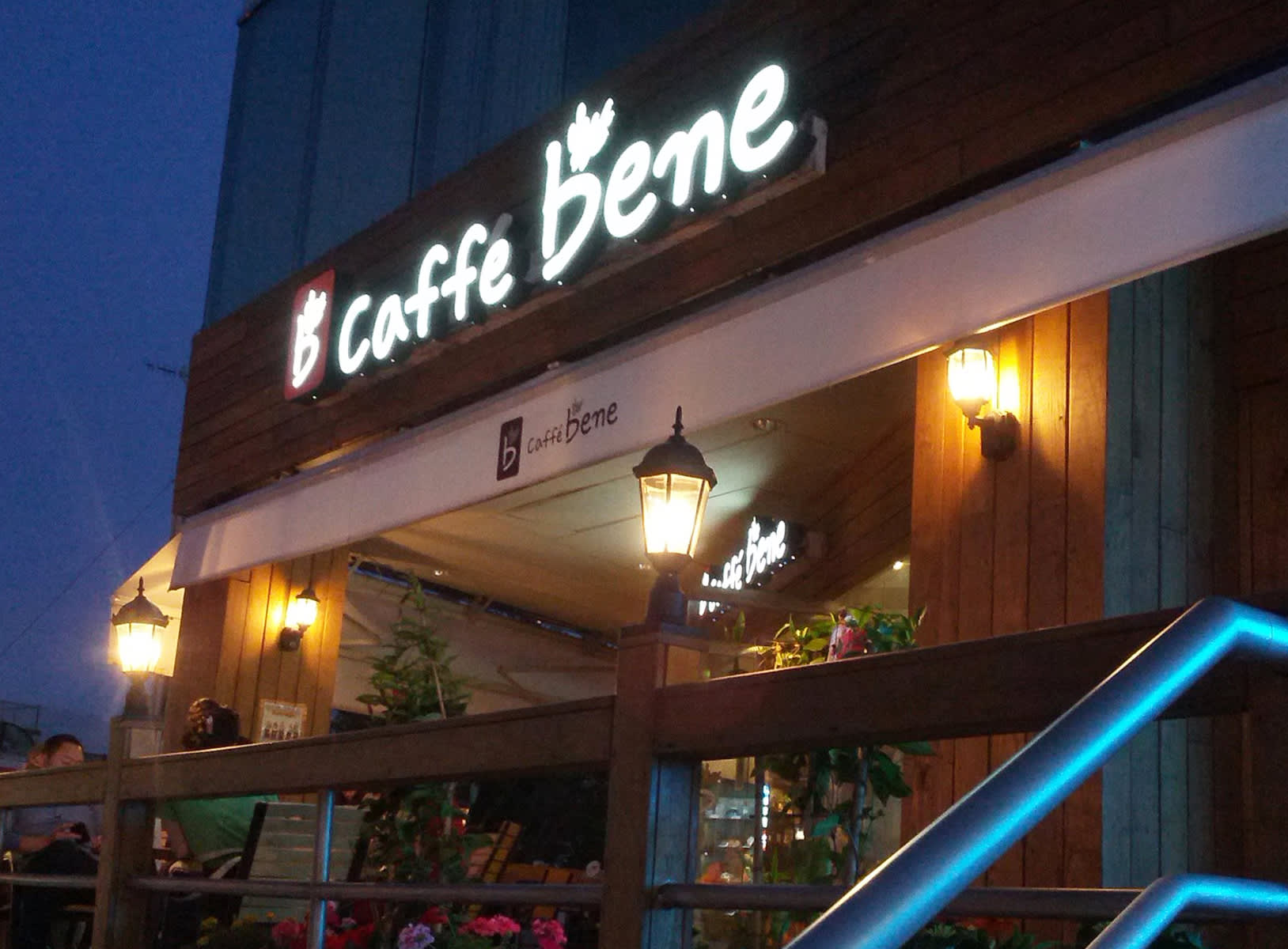 Korean coffee chains look to fill America's caffeine fix