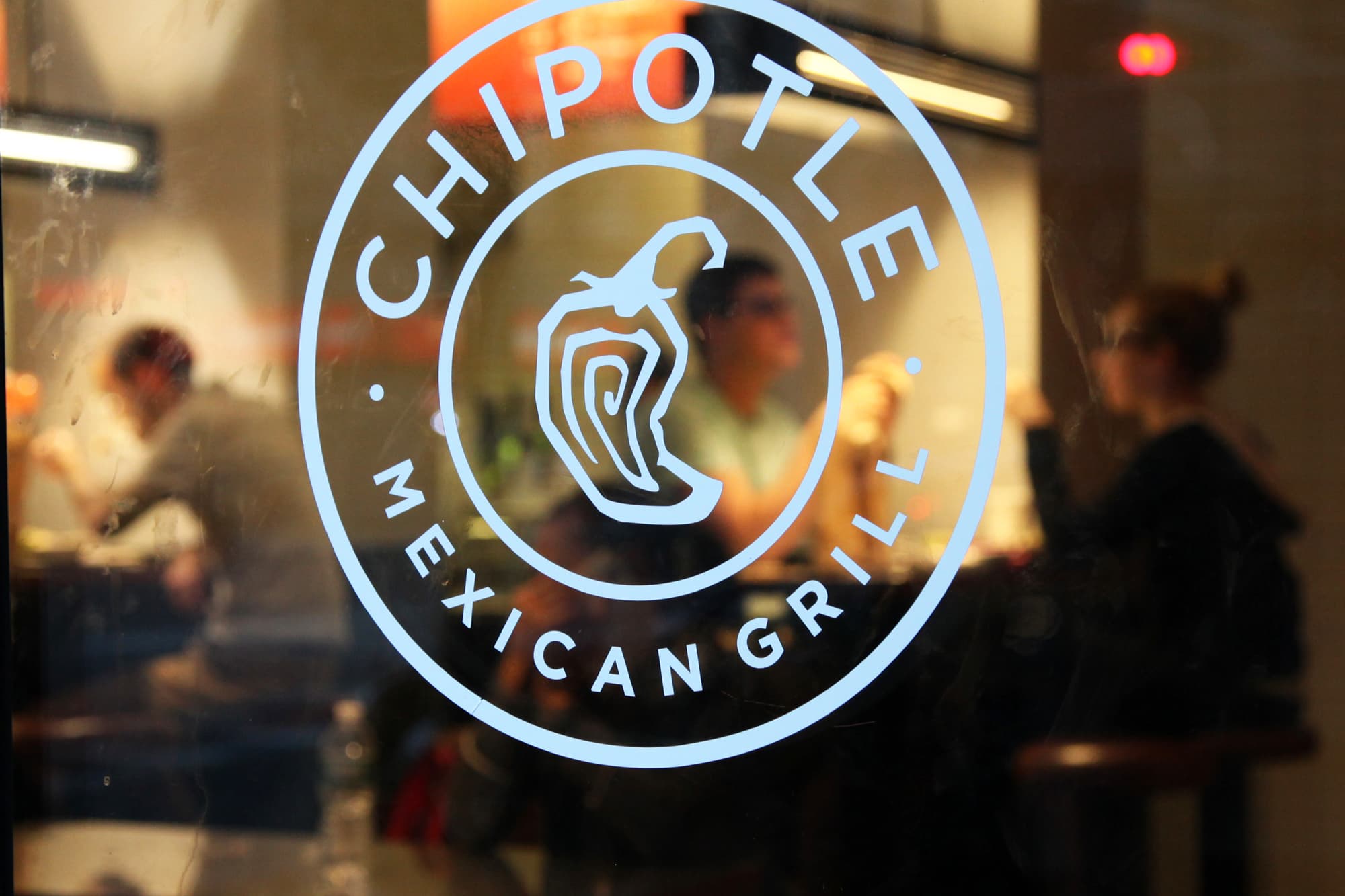 Chipotle locations in WA, OR shuttered amid E.Coli fears