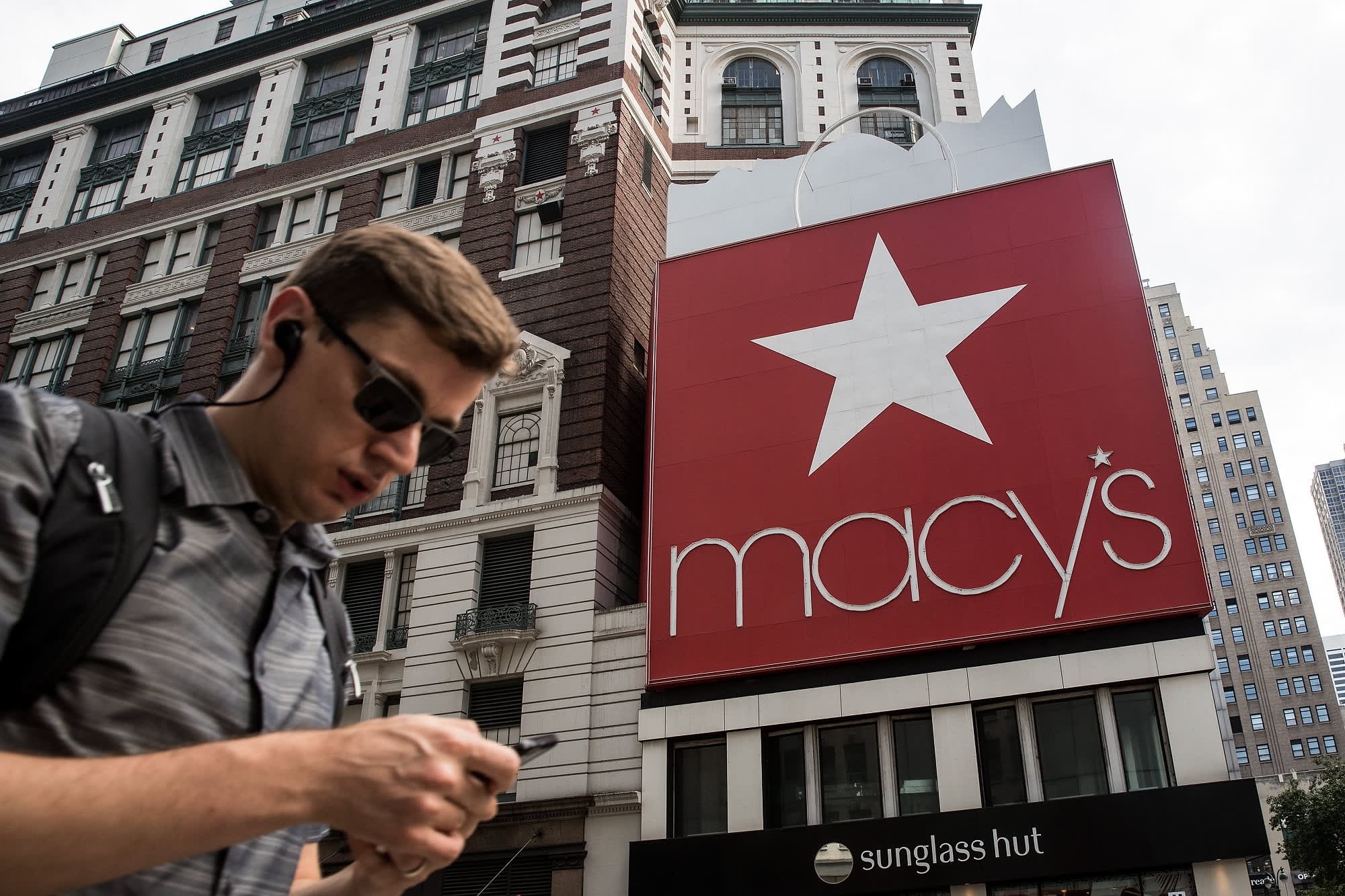 Here’s why Macy’s isn’t splitting its online business from its stores
