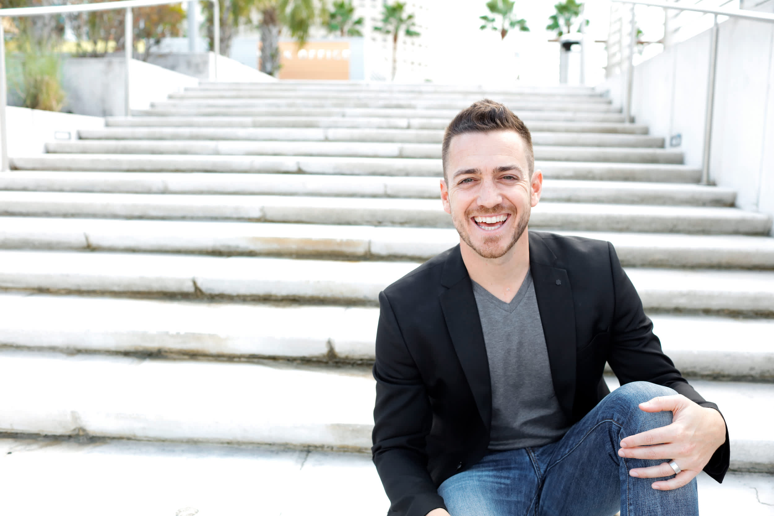 A 39-year-old who makes 0,000/month in passive income shares his best advice