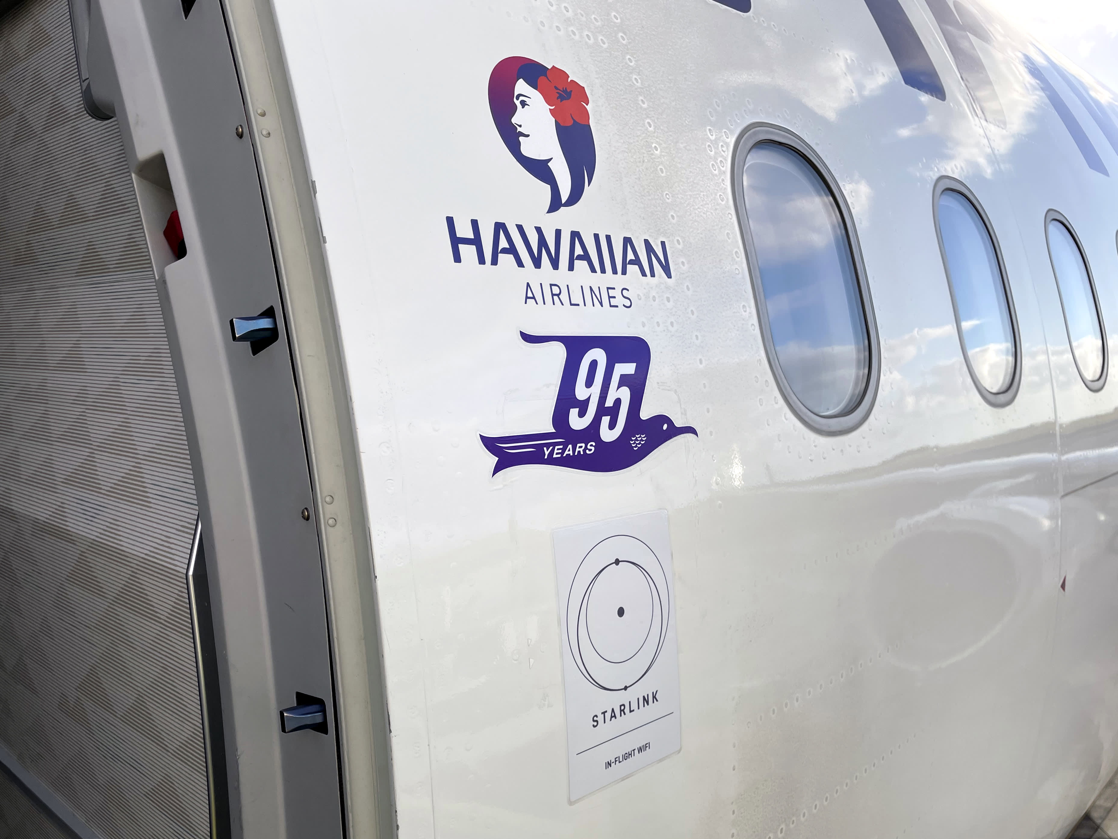 Hawaiian Airlines debuts free inflight WiFi from SpaceX's Starlink