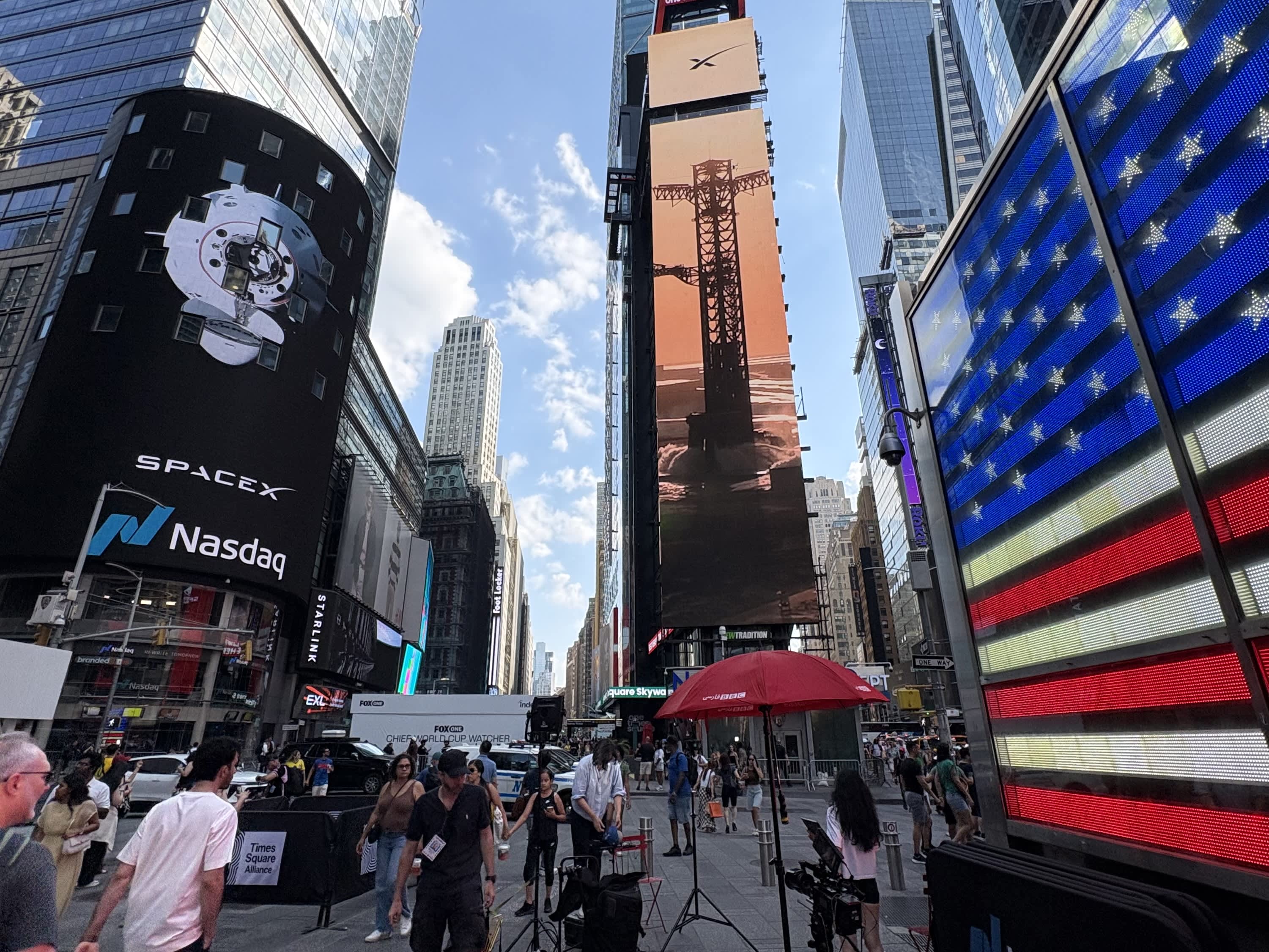 Retail and Wall Street are underwater on SpaceX — but not going down without a fight