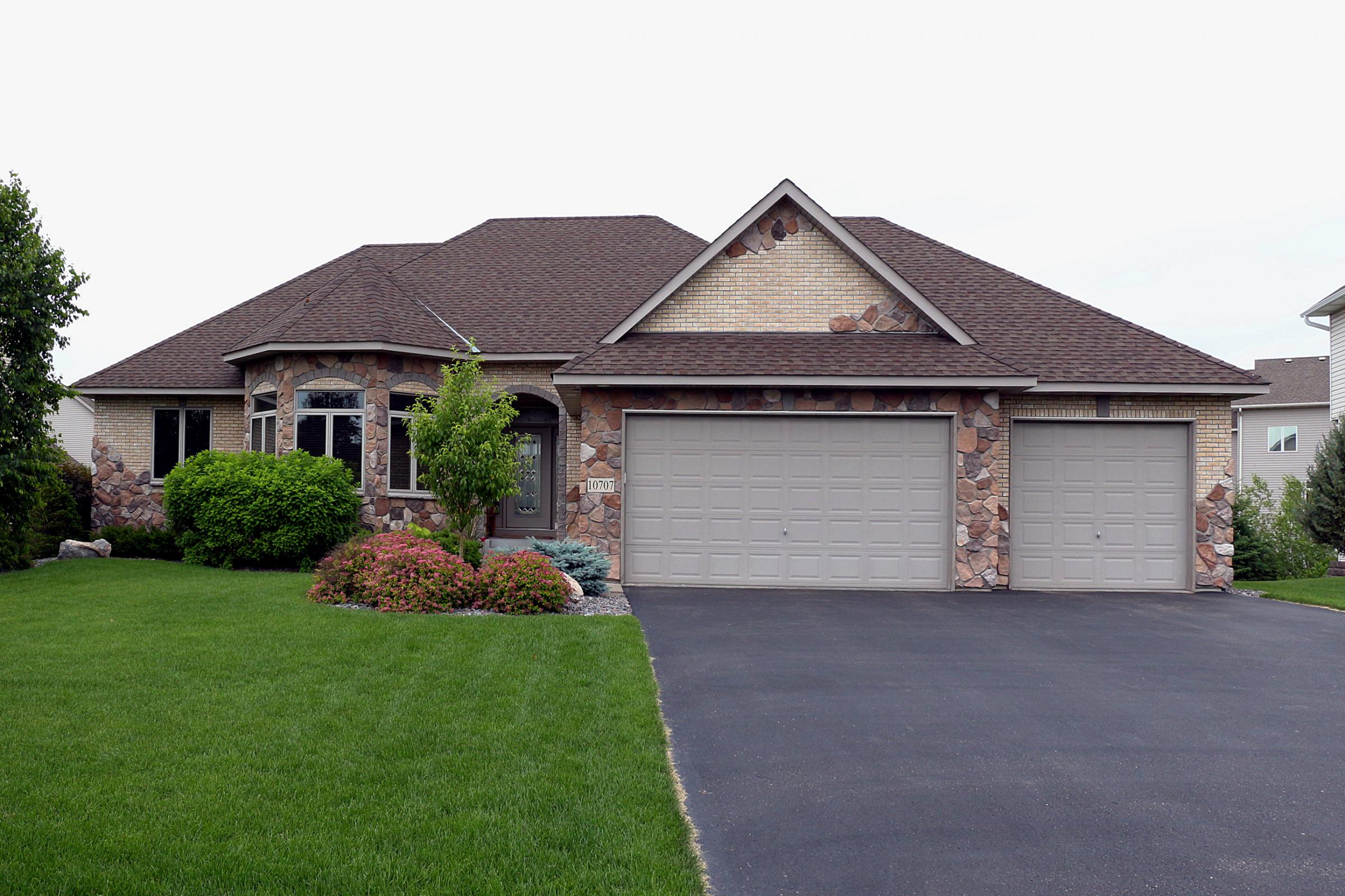 10707 Perry Drive N Brooklyn Park, MN 55443