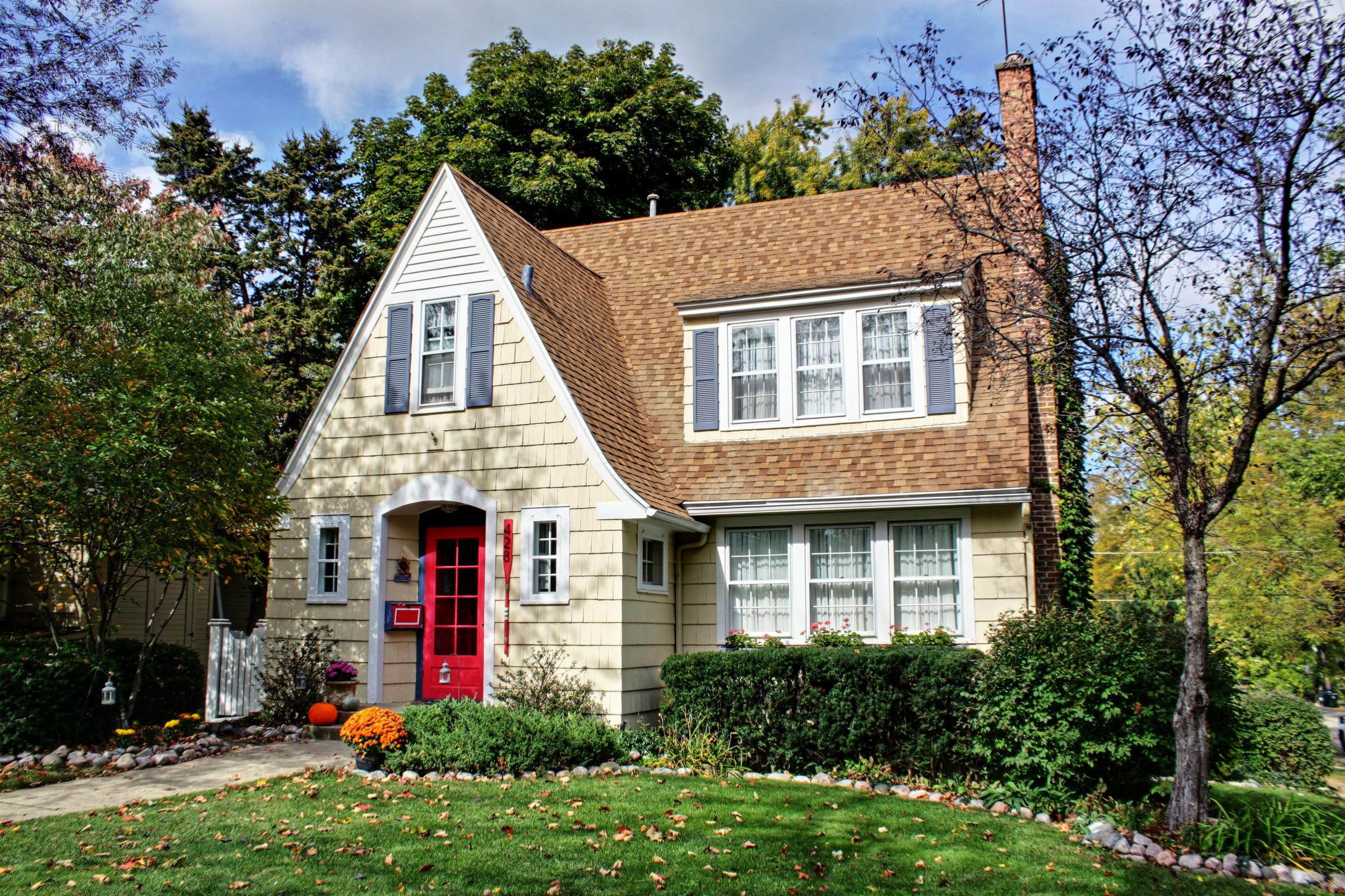 428 Hillside Avenue Barrington, IL 60010