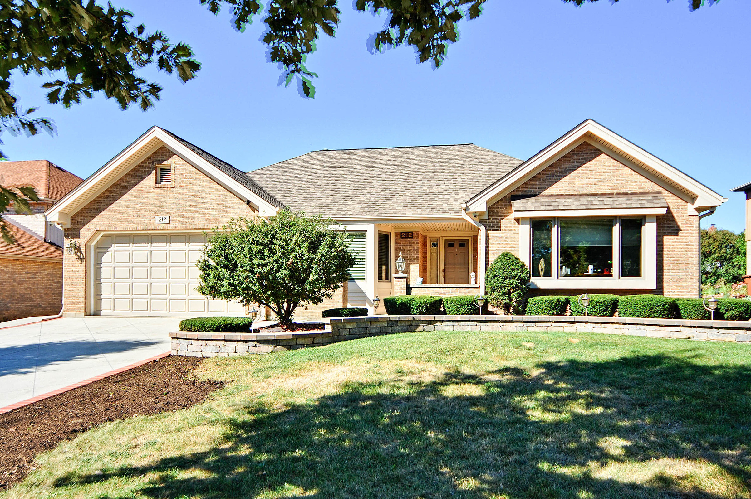 212 Rosedale Court Bloomingdale, IL 60108