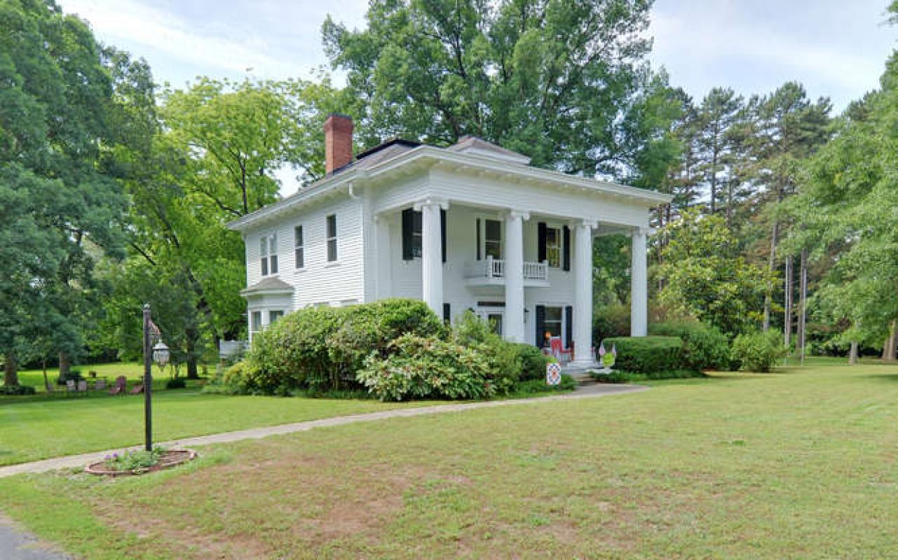 731 Athens Street Hartwell, GA 30643