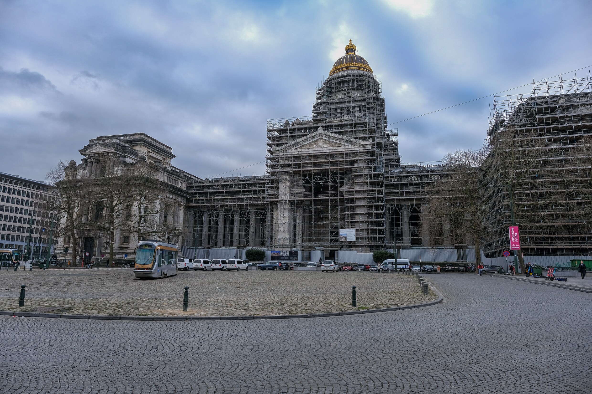 Afscheid van de stellingen rond het justitiepaleis, de berg verroeste