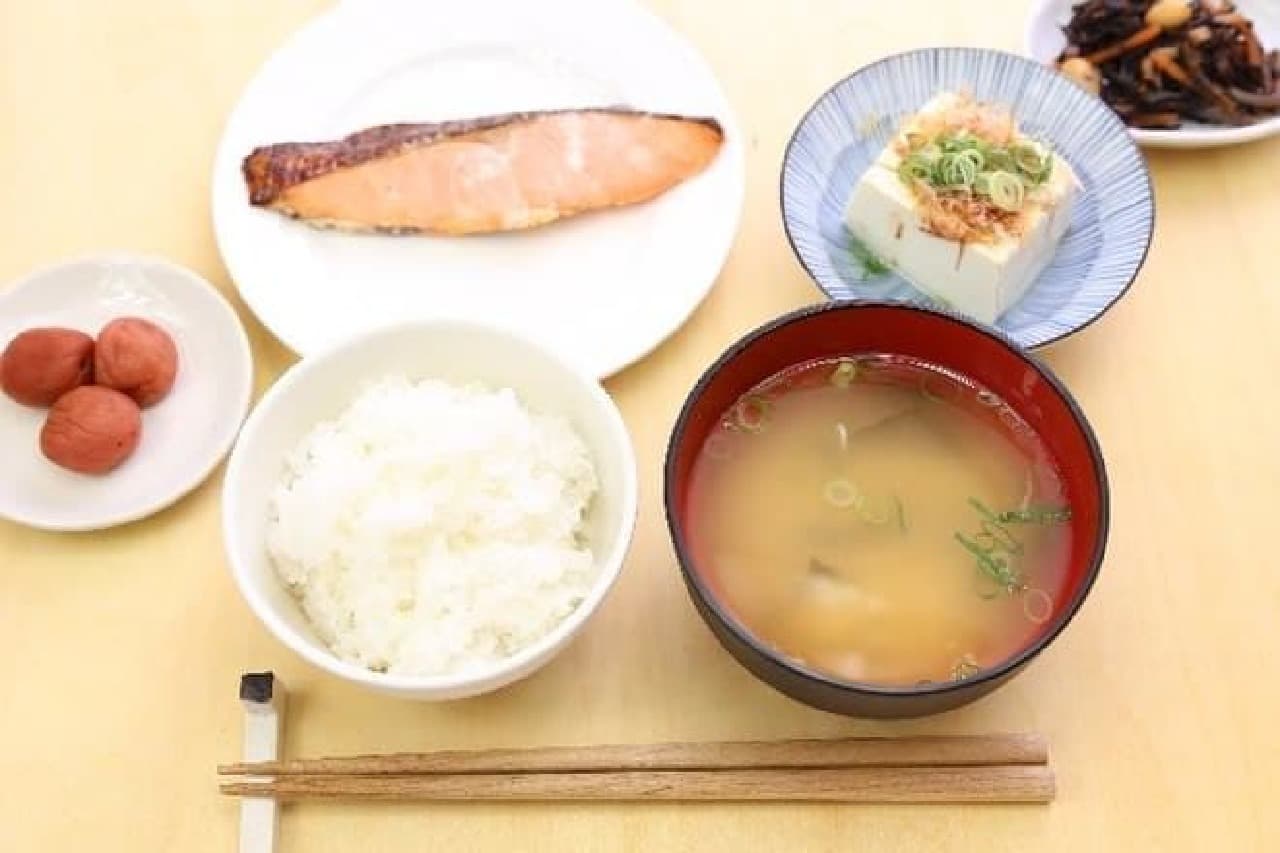 あなたはパン派？ごはん派？みんなの“朝食事情”を大公開！「ひとりで食べる」人は5割も？ [えん食べ]