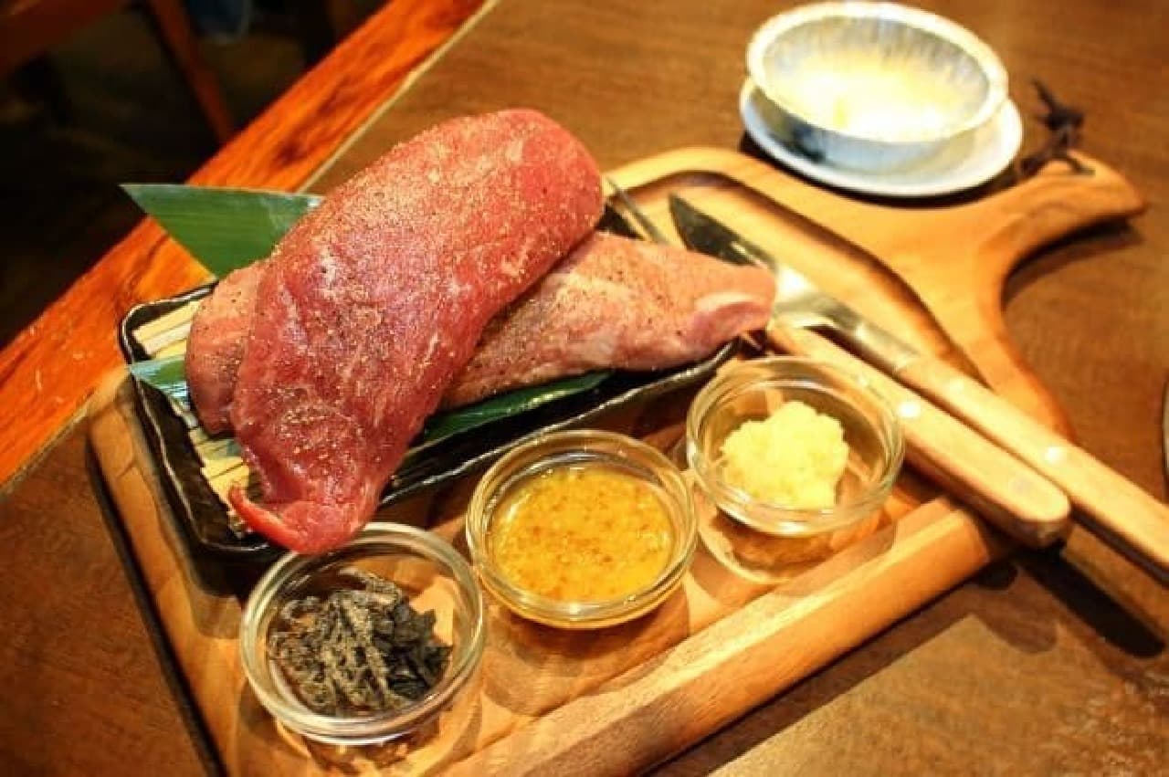 Super rare lean meat with catamari! GYUKAKU "GYUKAKU"Soft and