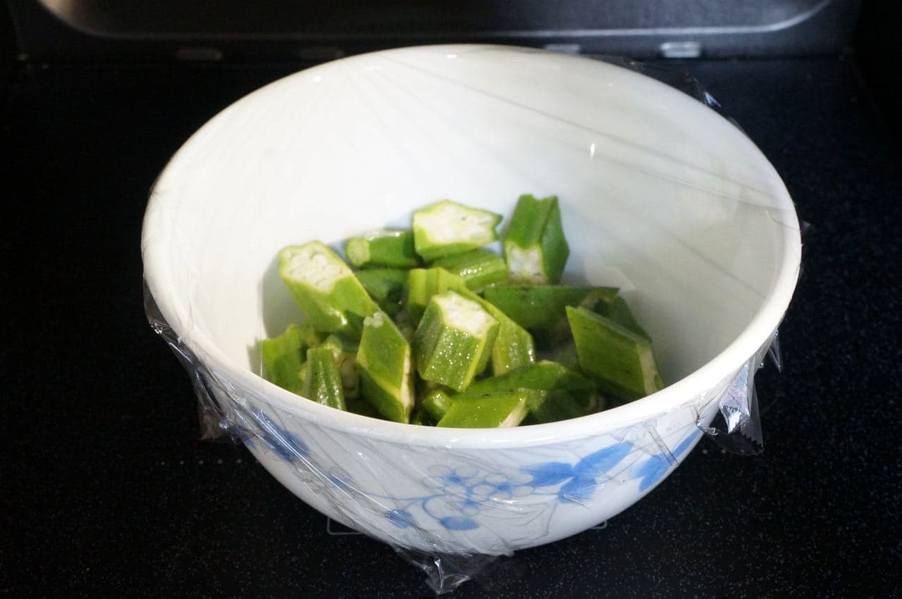 Saba can recipe] "Saba and okra with salted kelp" easy in the microwave