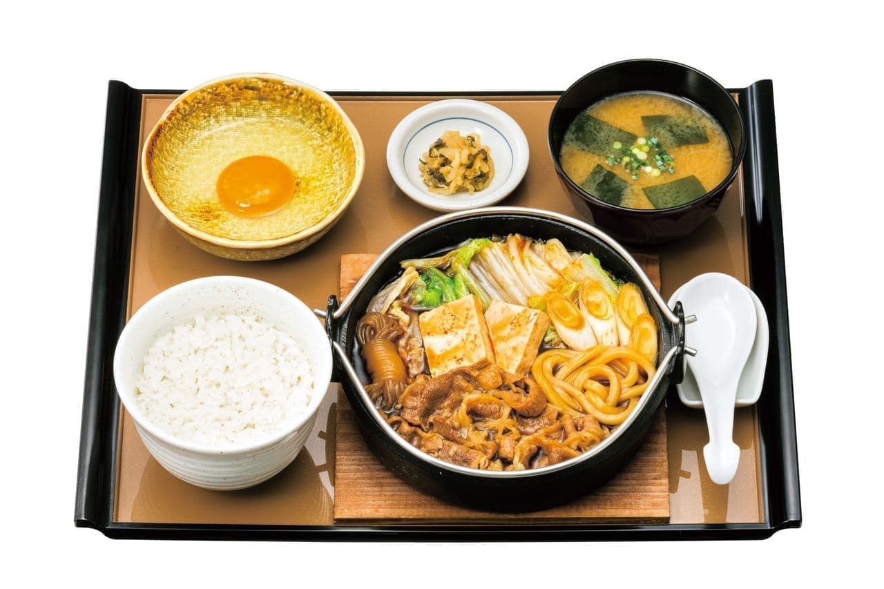 やよい軒に「すき焼き定食」「肉増・すき焼き定食」！甘辛たれで煮込んだ牛肉を生卵に絡めて [えん食べ]