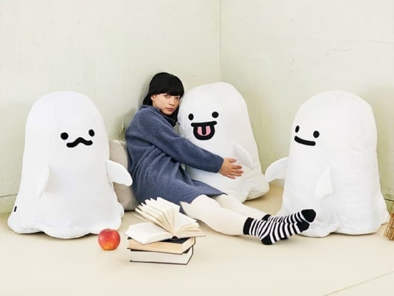 There is a ghost in my room! … “Futon storage case for living with