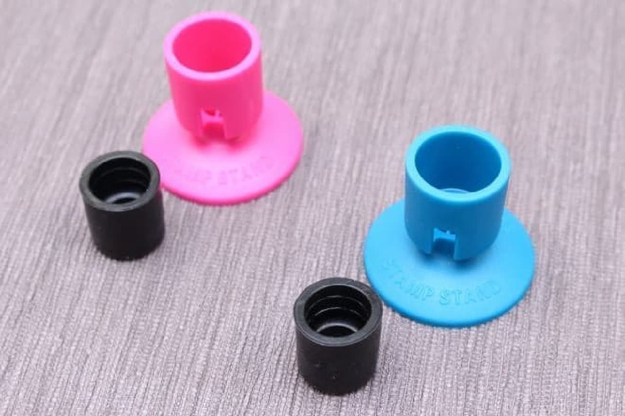 Easy to stamp with one handHundred yen store "Pitatto stamp stand