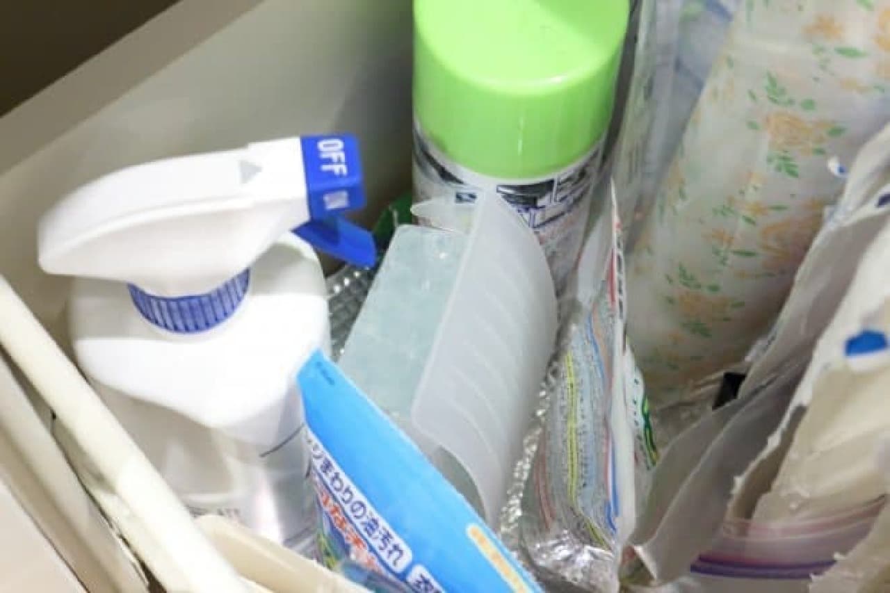 For deodorizing shoe boxes and kitchensFabreze "standing deodorant