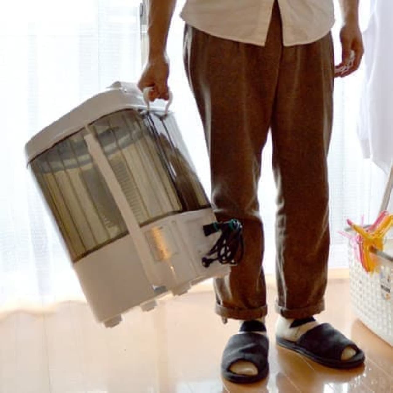 Mini washing machine that automatically wash your shoes "Shoe Washing