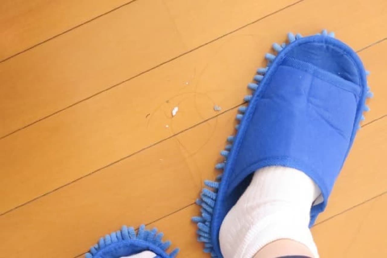 Clean the floor if you wear it and walk! I tried using Daiso