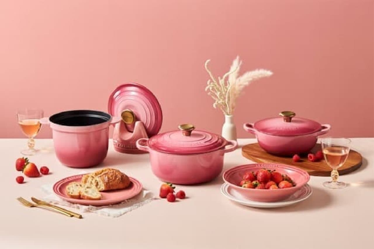 This year's "Le Creuset" holiday season limited color is "Berry"! Noble