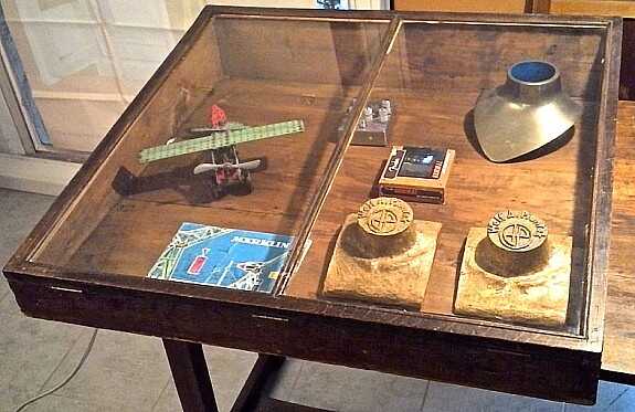 Antike Tisch Vitrine Flohmarktvitrine Glasvitrine 1
