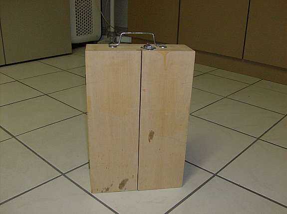 Werkzeugschrank aus Holz mit Werkzeug für Kinder 1