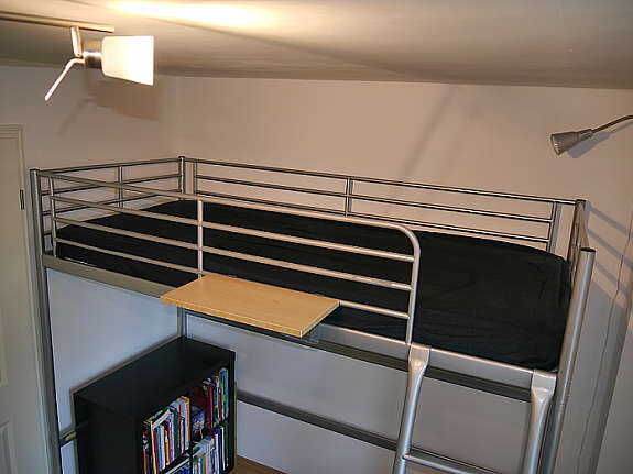 IKEA Hochbett mit neuwertiger Matratze