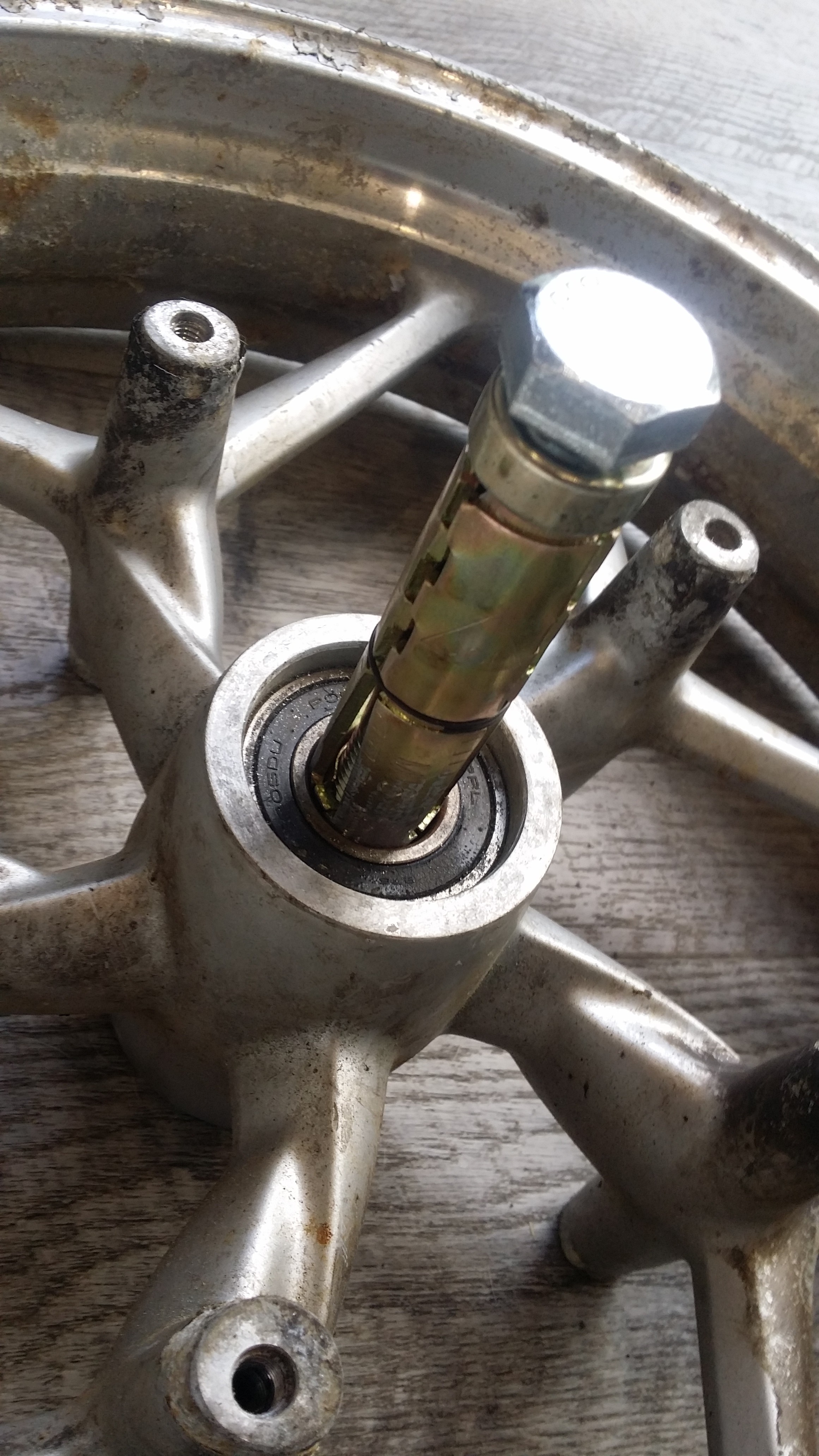 R1200 RT Wheel Bearing Removal