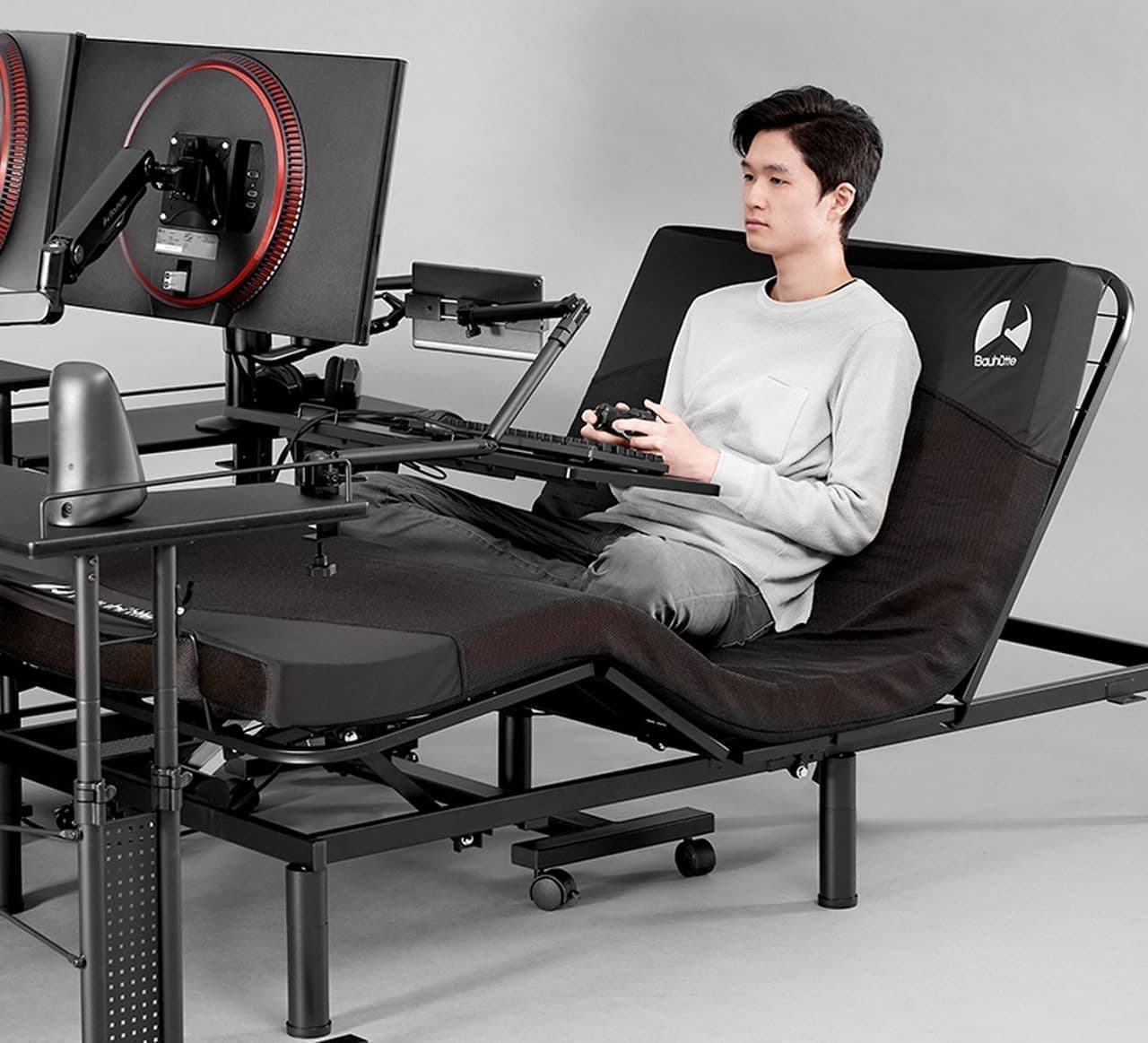 "寝ながらゲーム" 環境を構築する「電動ゲーミングベッド」Bauhutteから販売開始 食事→ゲーム→就寝というサイクルをベッド上で完結できる