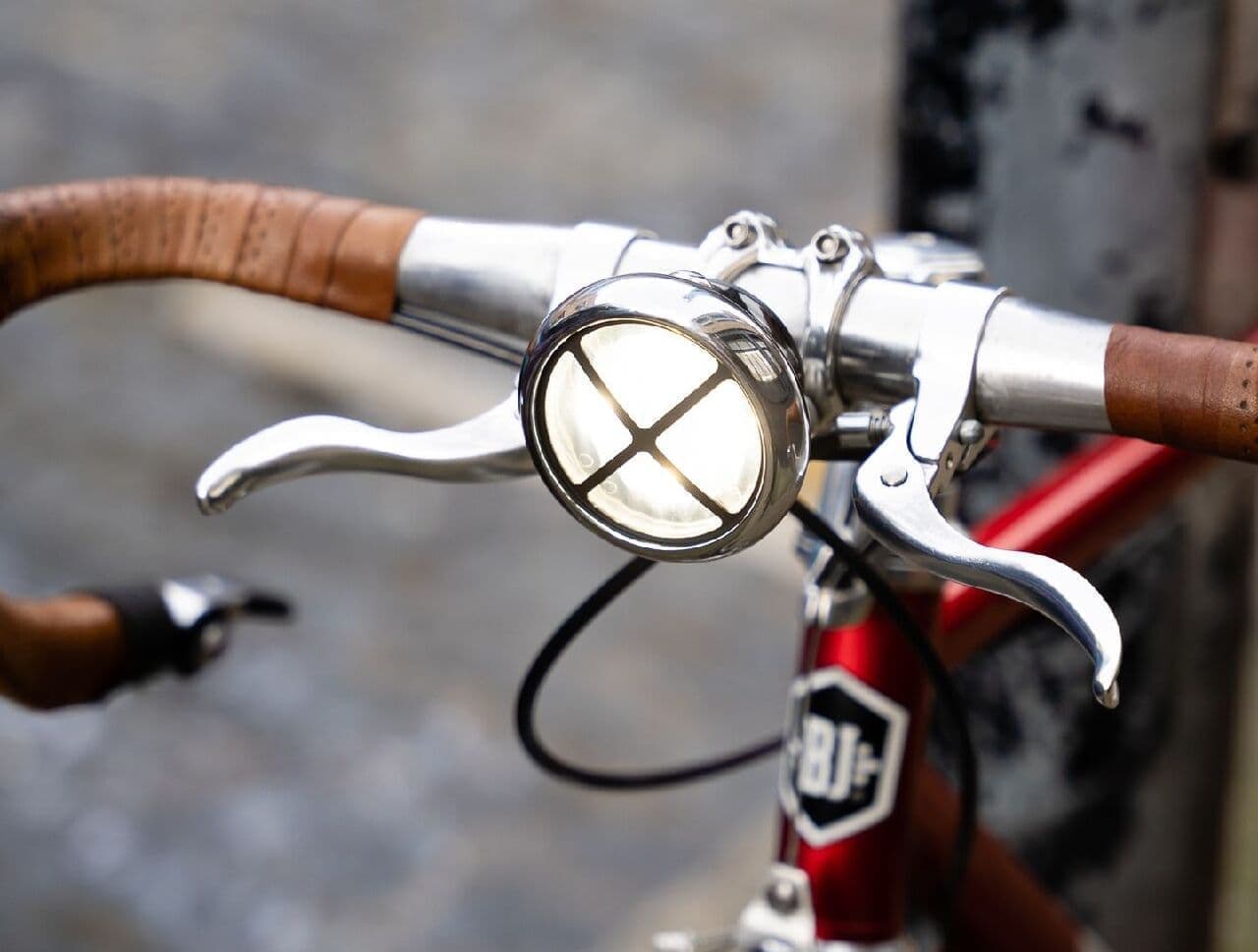 SDGsを意識したレトロルックな自転車用ライト「Beacon Headlamp」パーツを交換して長く使える [インターネットコム]