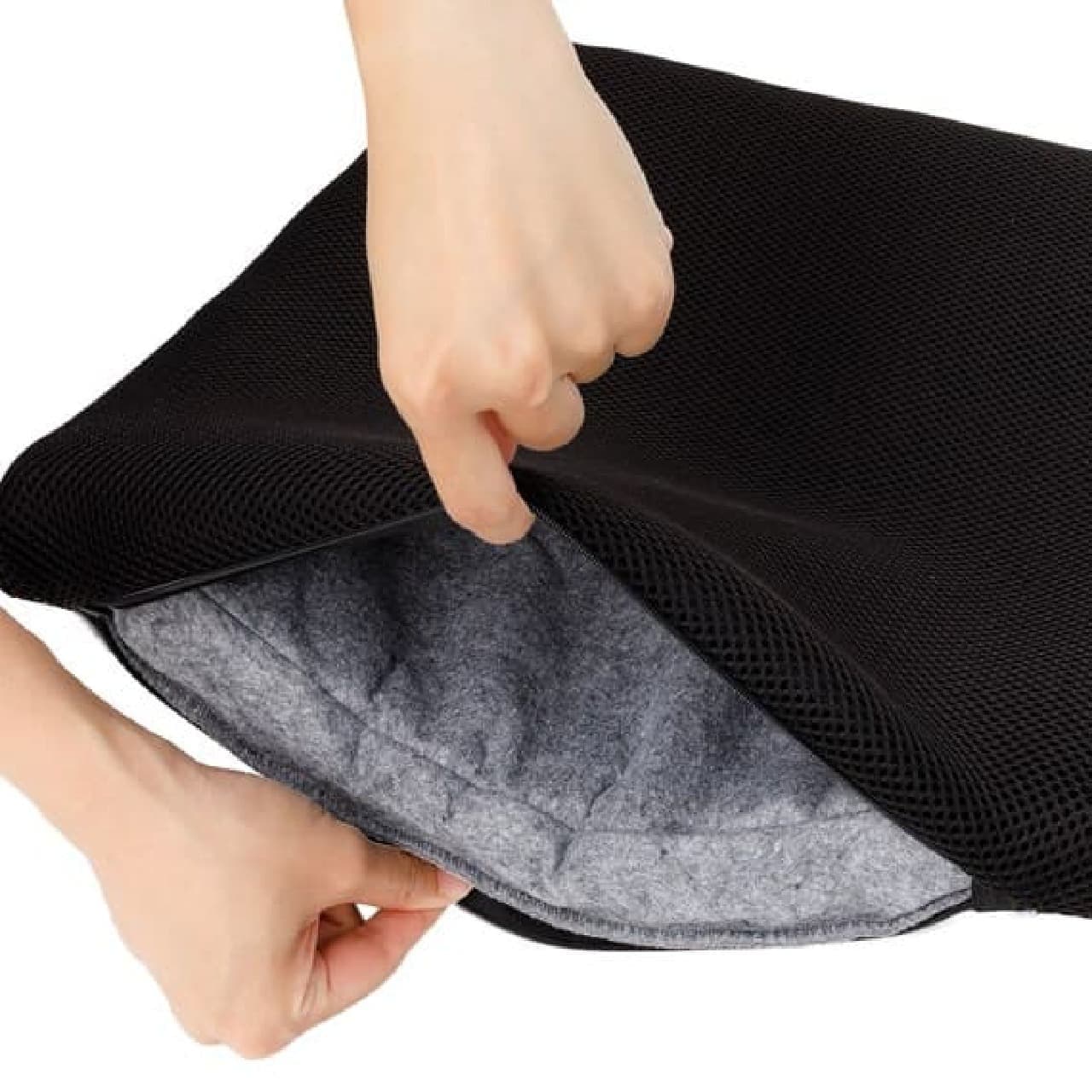 ニトリ「ポケットコイル内蔵 シートクッション」どこでもソファのような快適な座り心地！腰への負担を軽減し長時間座っても疲れにくいクッション