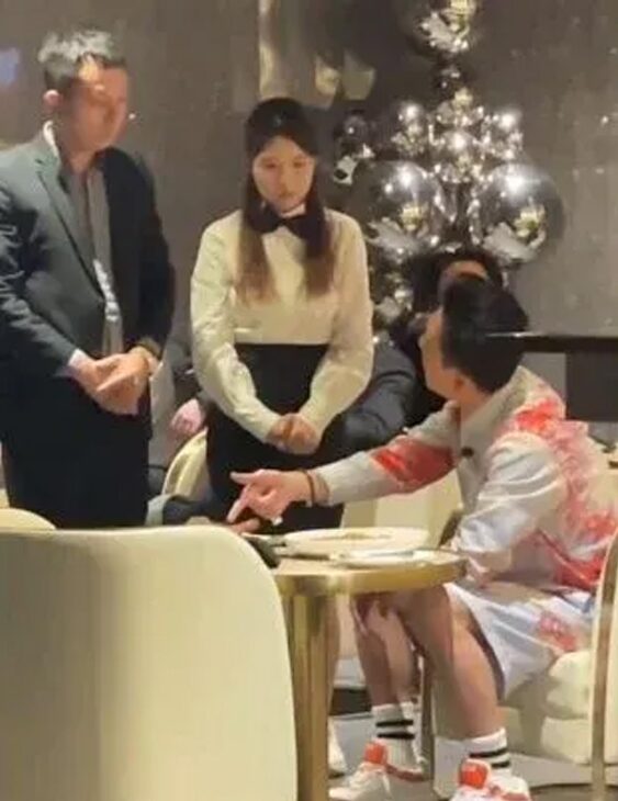 Actor's Aggressive Diva Behavior At A Restaurant Exposed Koreaboo